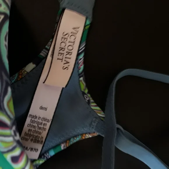 Victoria's Secret 32A Demi Cup Bra - Picture 6 of 7